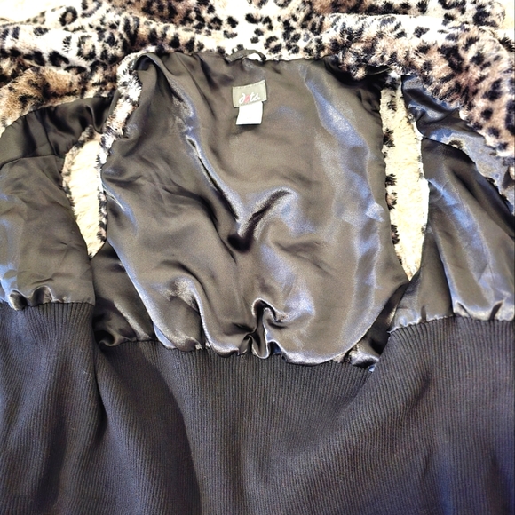 Faux Fur Animal Print Leather Trim Zippered Vest size 1X - Picture 6 of 14